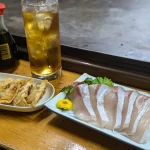 【尾鷲 深夜の居酒屋】駅前の灯りが消えても｜夜に人が集まる“お母さんの味”『奈々』へ