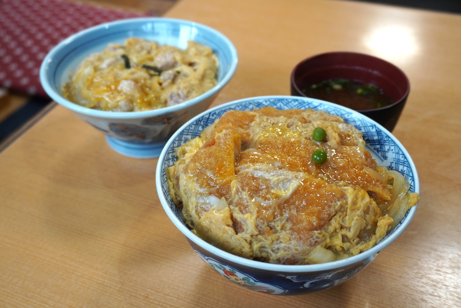大森屋分店のカツ丼と親子丼