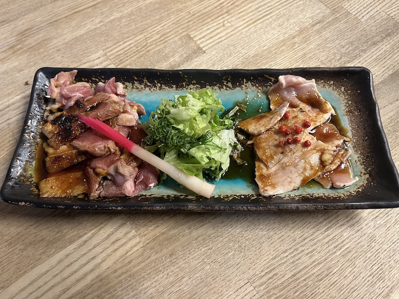 2種類の部位が楽しめる鶏のタタキ