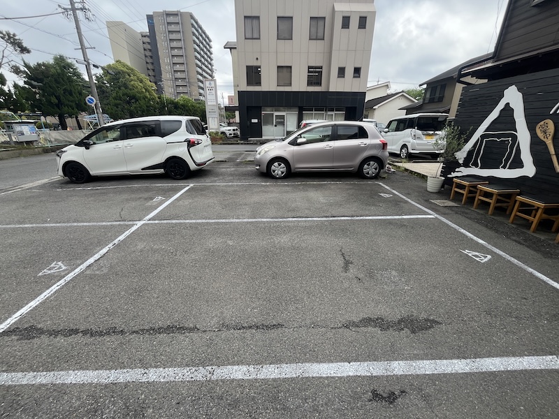 お店の前の駐車場