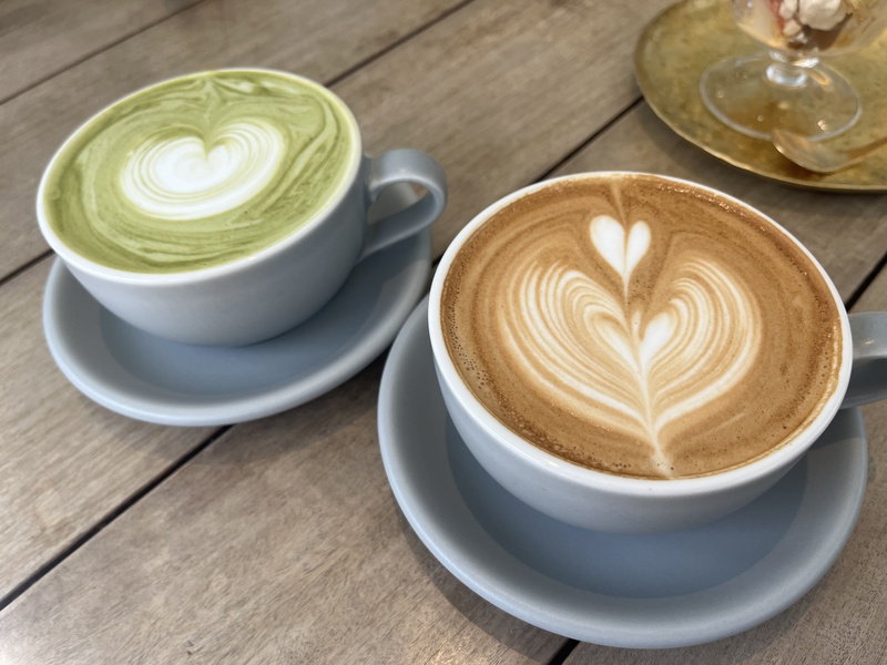 NIKKI COFFEE SPACEの珈琲と抹茶ラテ