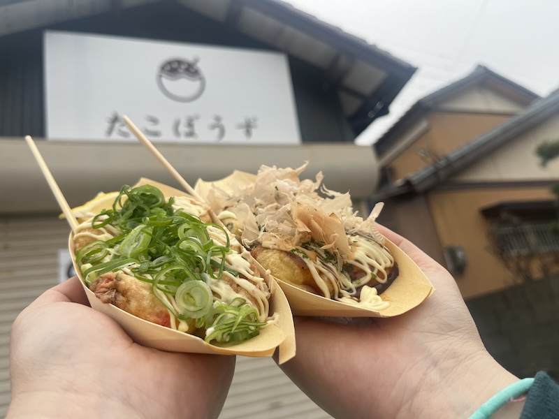 看板と自慢のたこ焼き