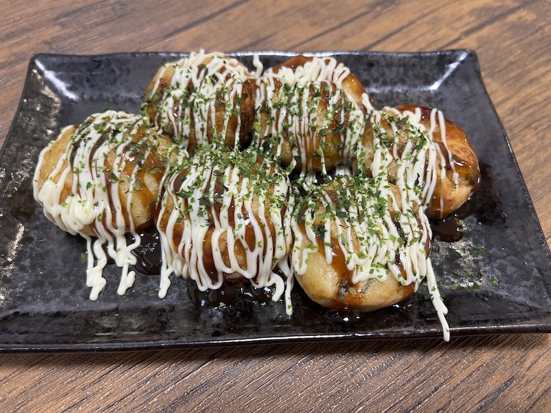 マヨネーズがたっぷりかかったたこ焼き