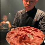 皿一面に並んだ松坂牛