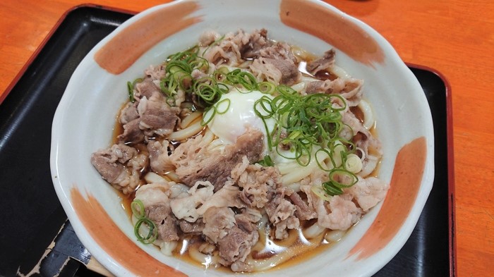 鳴門うどんの超肉うどん