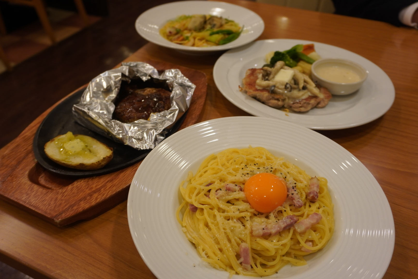 パスタもハンバーグも洋食メニューが揃う