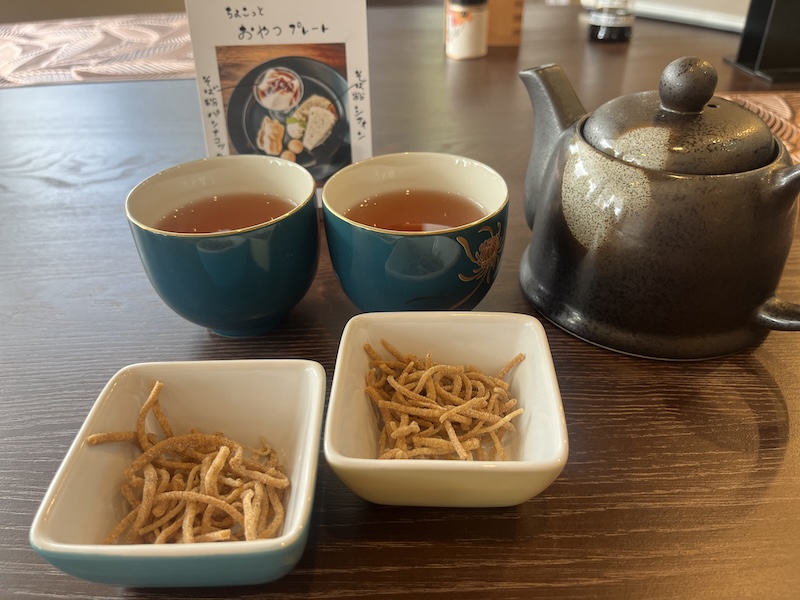 揚げそばとそば茶
