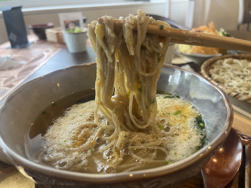 店主が丹精込めて育てたそば