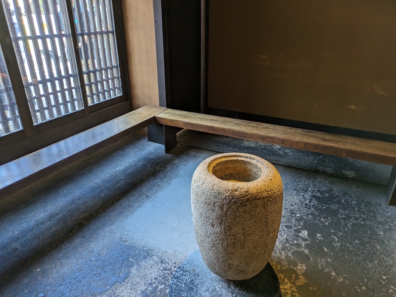 昔ながらの雰囲気を感じる待合室