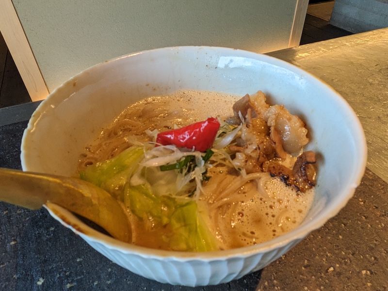 炙りもつラーメン
