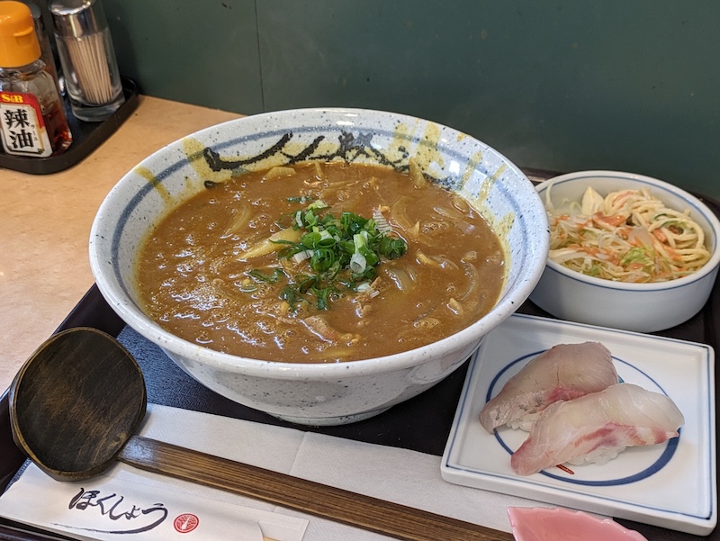 麺類と寿司を一緒に楽しめるセットメニュー