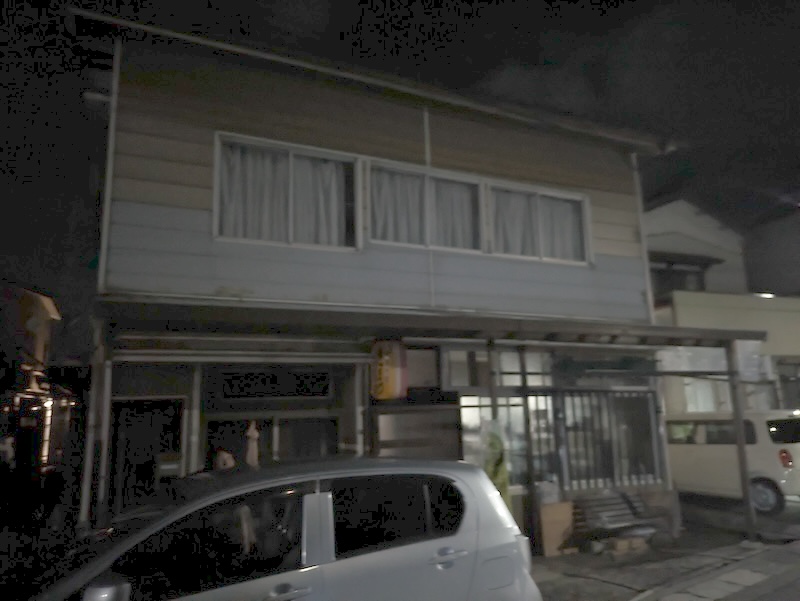 昔ながらの一軒家で営まれるお店の外観