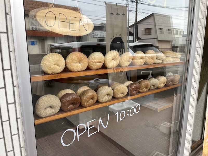 外から見える美味しそうなベーグル