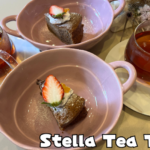 淡色のお皿がおしゃれな紅茶とガトーショコラ