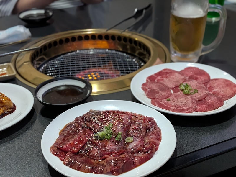 キレイに盛られた鮮やかな色の焼肉
