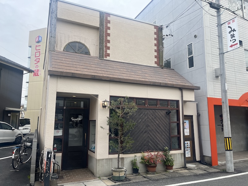 趣のあるお店の外観