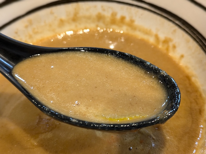 奥行きのある濃厚スープ