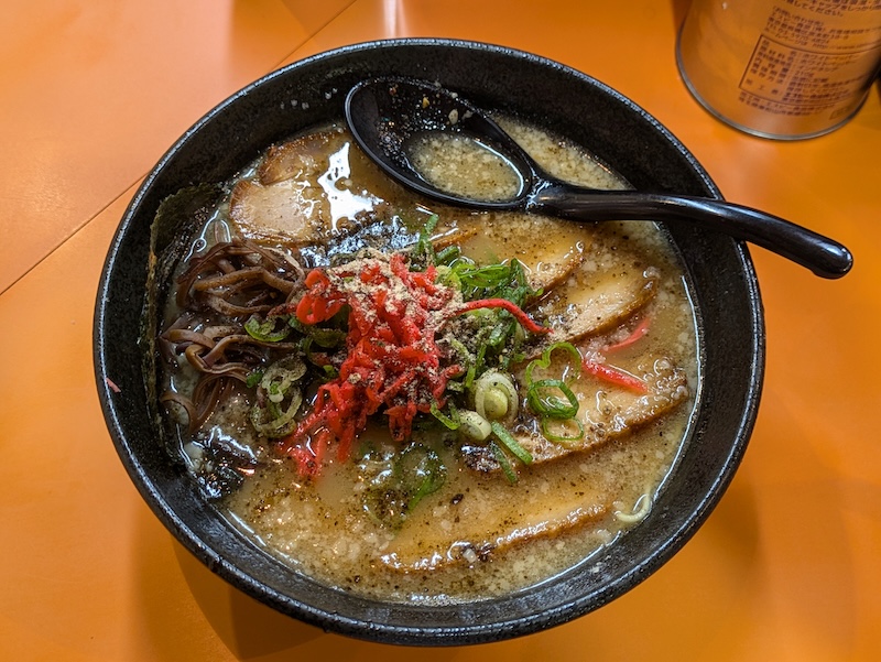 豚骨醤油のラーメン