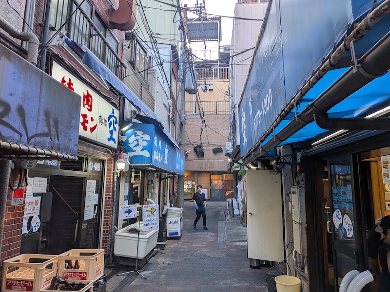 お店がある路地の様子