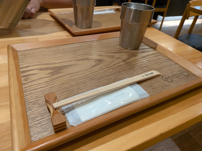 食事前のお盆の様子