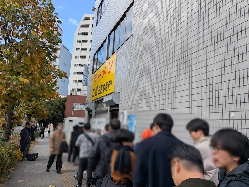 行列ができるお店の外観