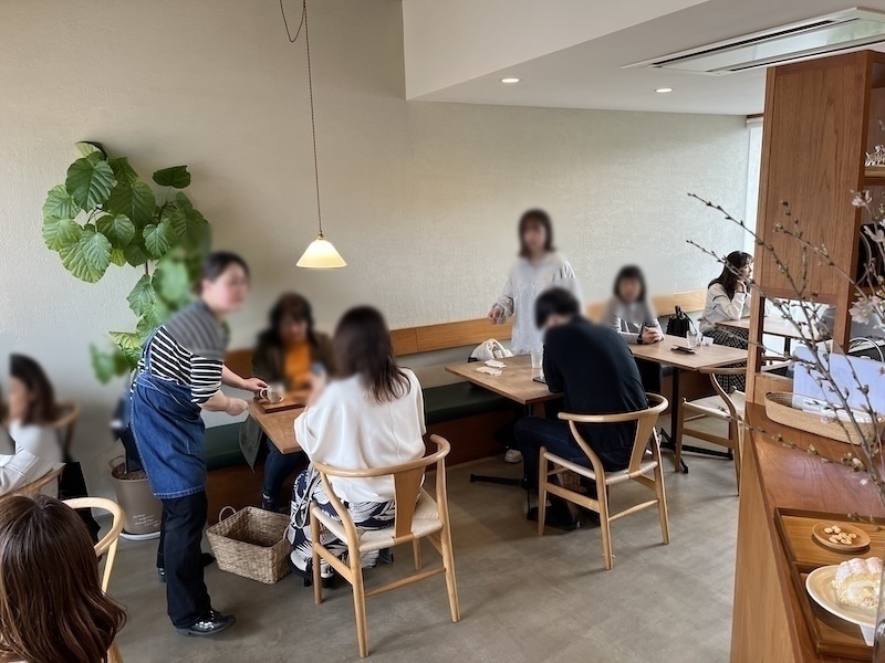 賑わう店内の様子