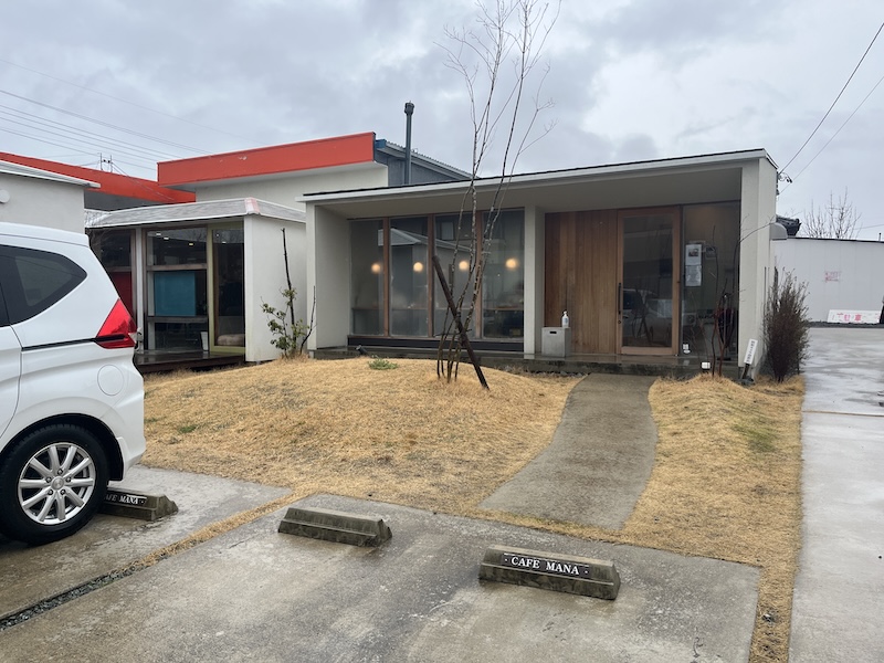 お店の前の駐車場