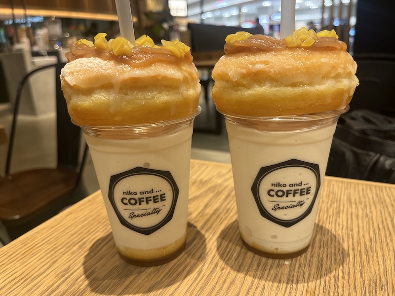 期間限定スムージーとドーナツ