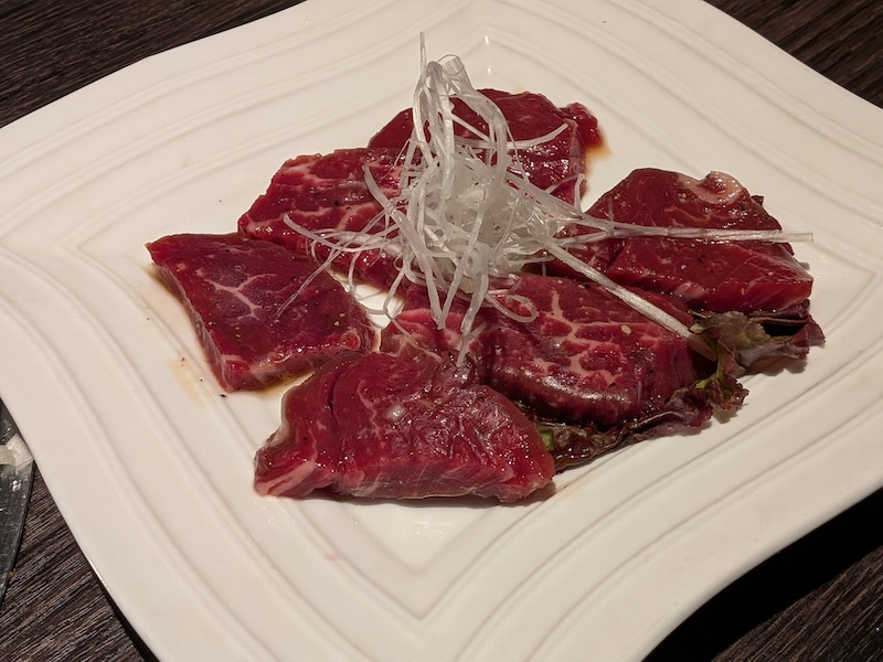 手切りが生む鮮やかな肉の断面