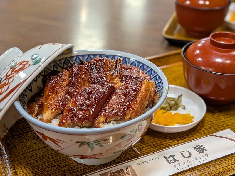 備長炭で地焼きしたうなぎ