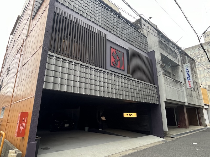 モダンなお店の外観