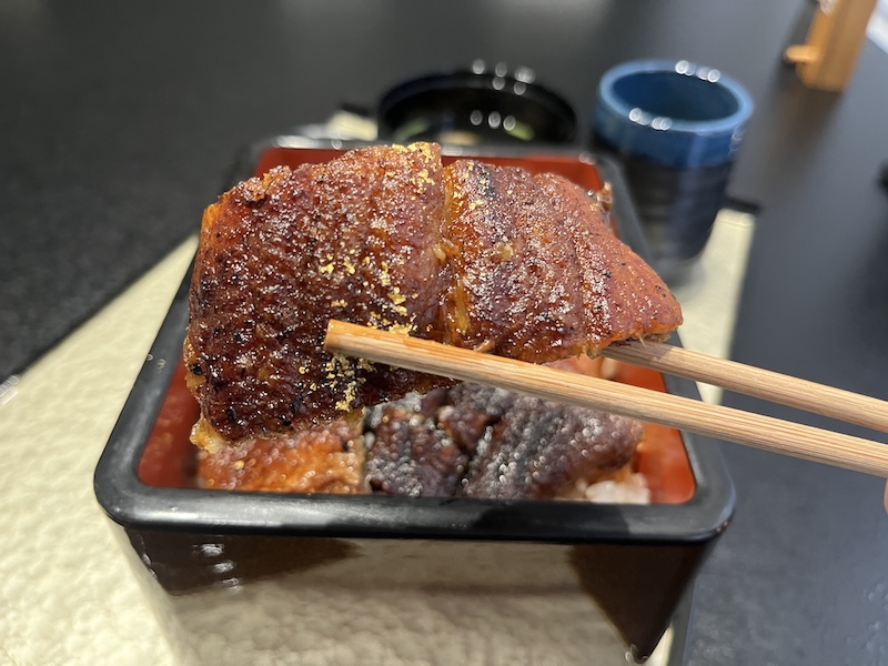 こだわりのタレがかかった老舗のうなぎ丼