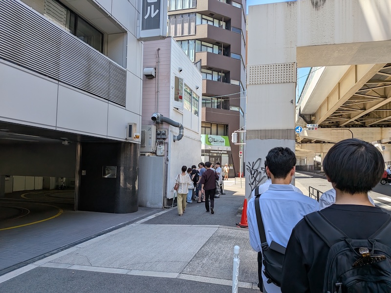 開店前からできる行列