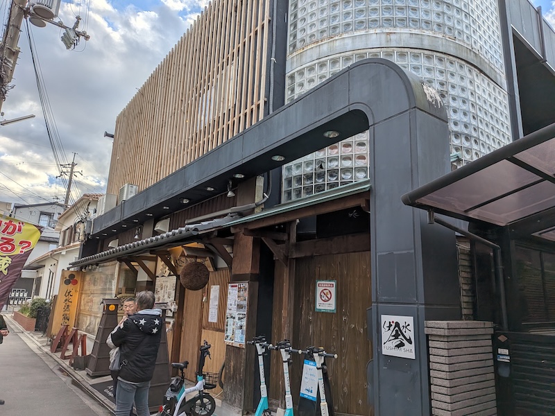 和モダンがおしゃれなお店の外観