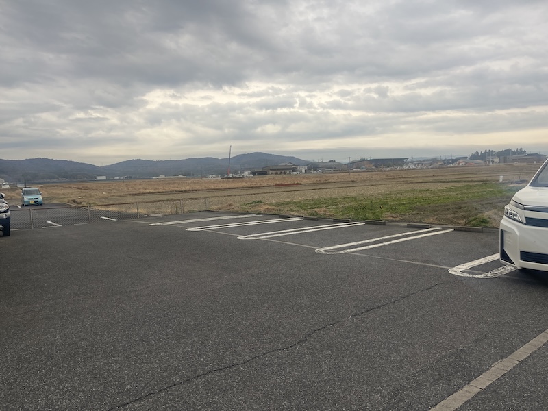 広々としたお店前の駐車場