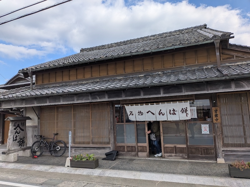歴史を感じるお店の外観