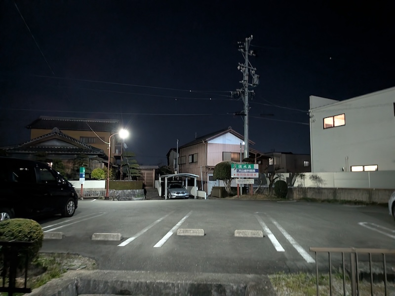 お店の駐車場の様子