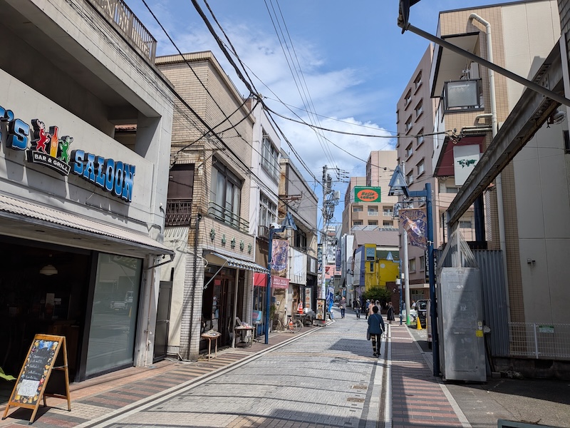 お店の前の通りの様子