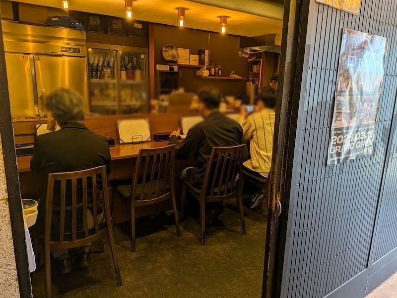 カウンターだけの店内の様子