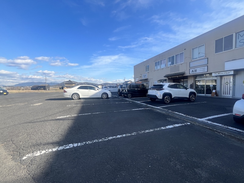 お店前の駐車場の様子