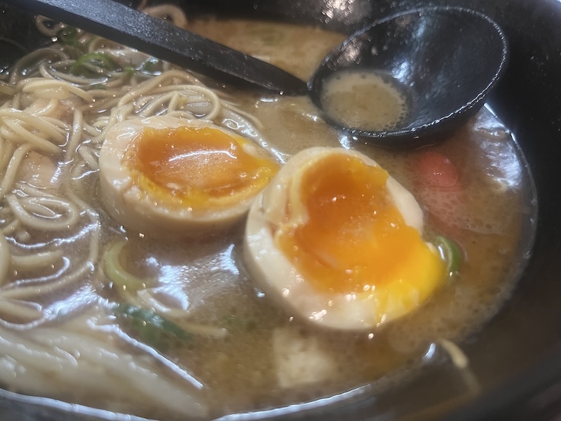 釜炊き豚骨スープととろとろ煮卵