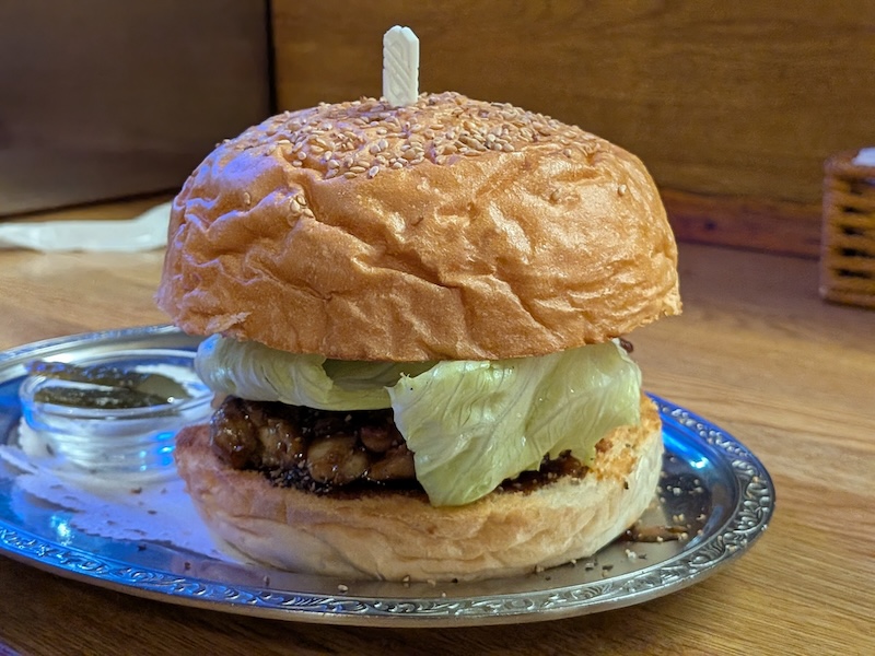 米軍式ハンバーガーの食べ方