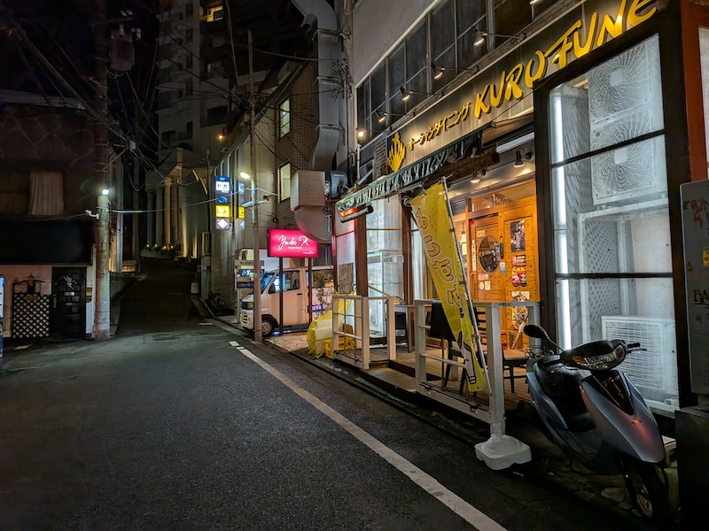 お店前の通りの様子
