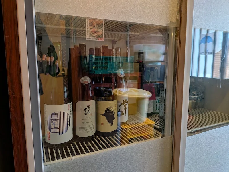 冷蔵庫に並ぶ地酒