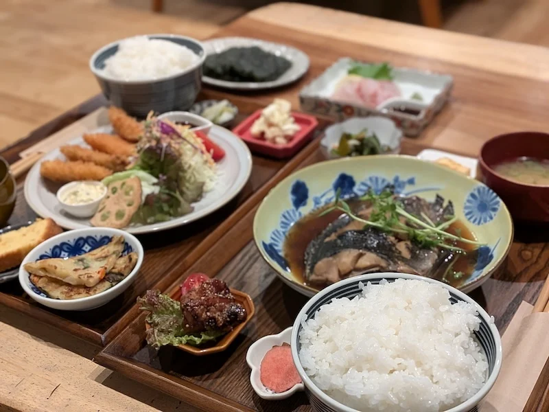 あたたかい定食が味わえるお店