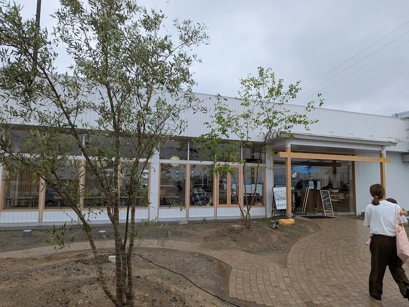 親しみやすい雰囲気のお店の外観