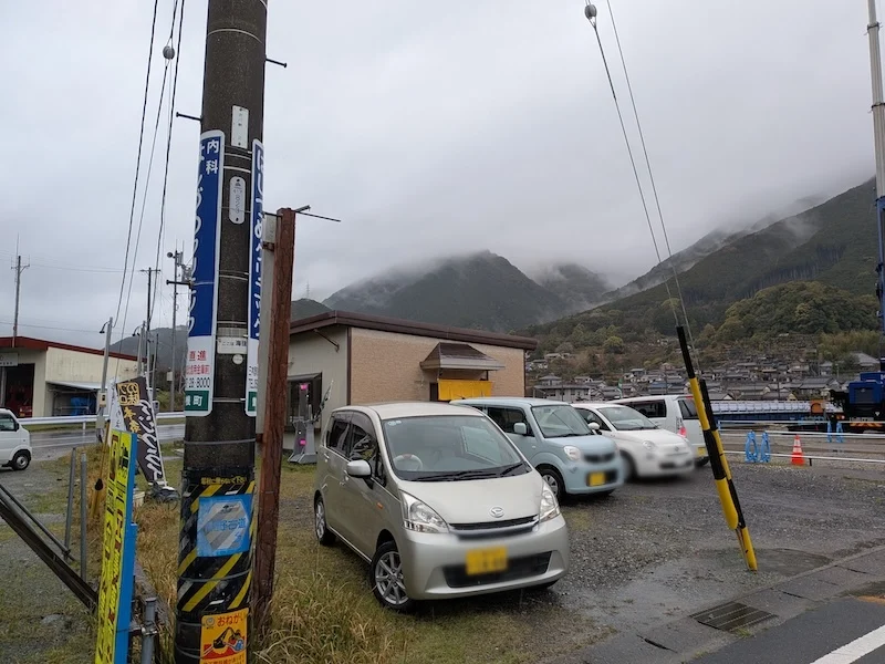 お店の駐車場の様子
