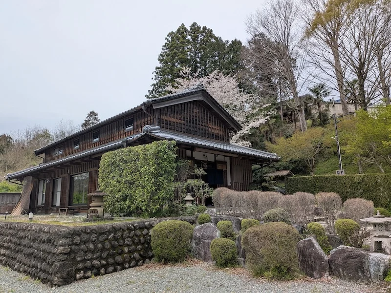 歴史を感じるお店の外観