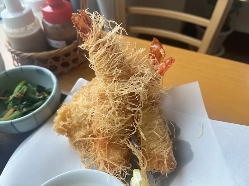 カダイフが衣に使われた新食感エビフライ