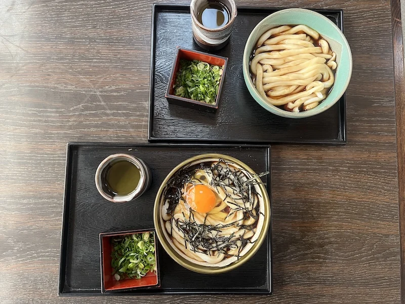 伊勢うどんと月見伊勢うどん
